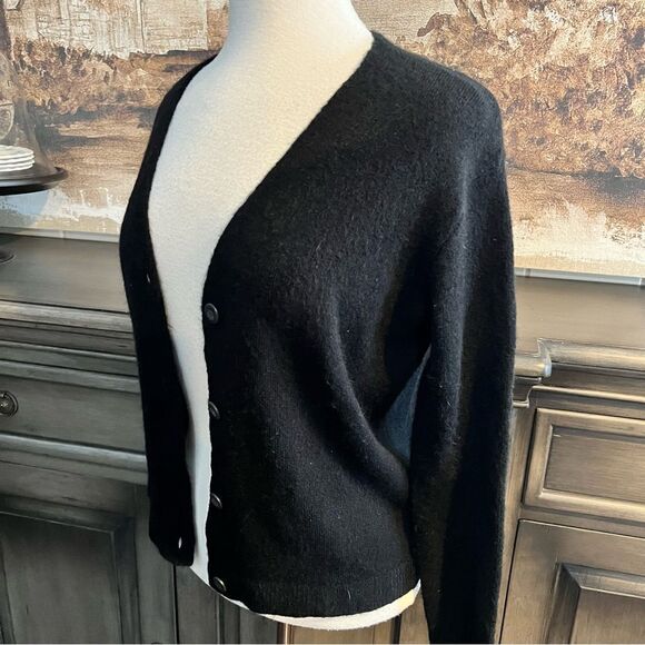 Old Navy Black Cropped Cardigan Sweater size XS - Picture 4 of 7